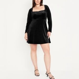 Old Navy Fit and Flare Black Velvet Long Sleeve Mini Dress. Size Medium